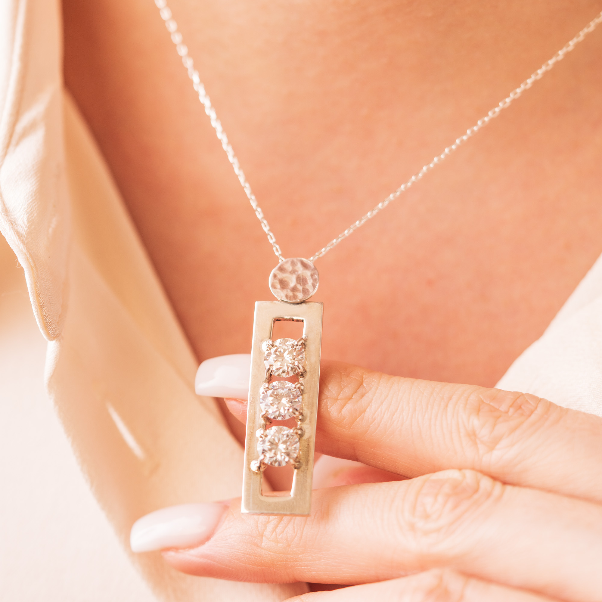 D42 Mozanit Tasarım Gümüş Kolye El yapımı toplamda 3 carat GRA Sertifikalı