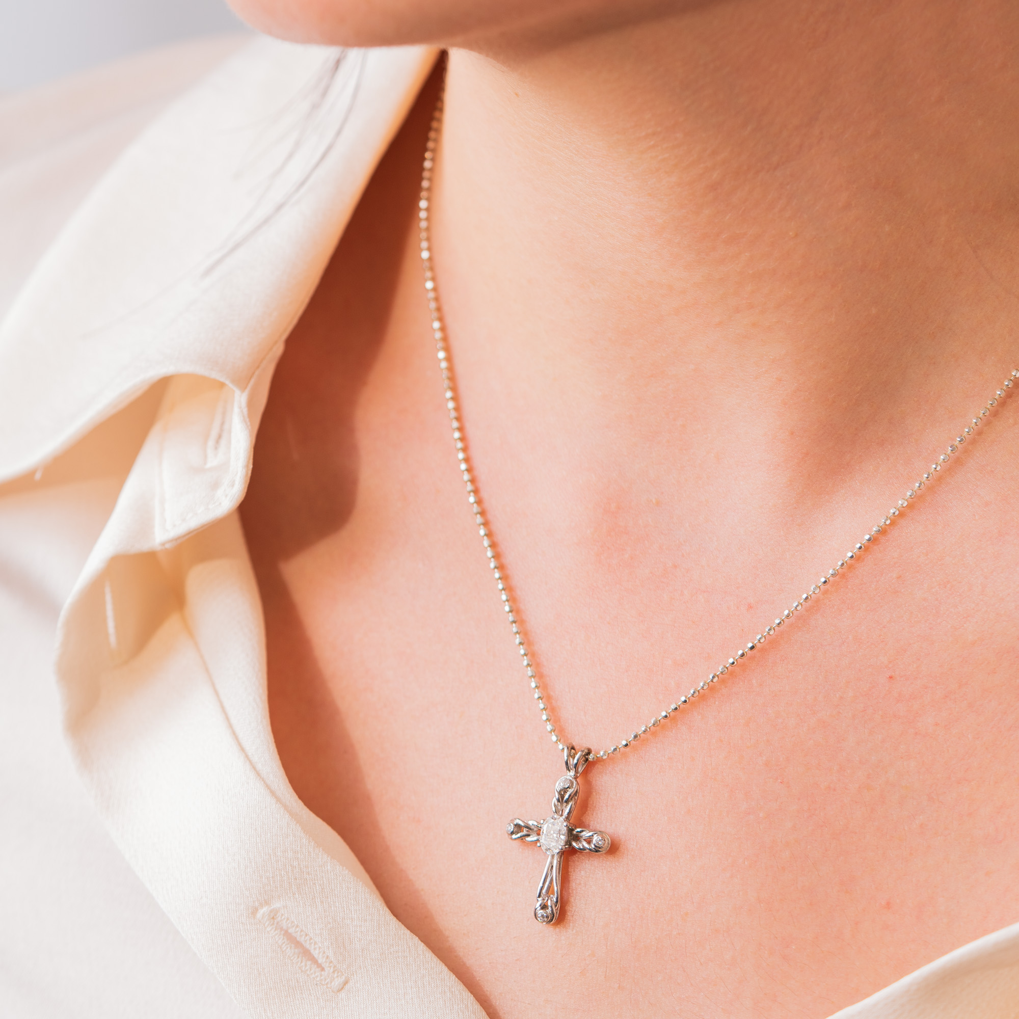 Moissanite Cross Pendant Necklace 925K Sterling Silver, 24K Gold Vermeil1